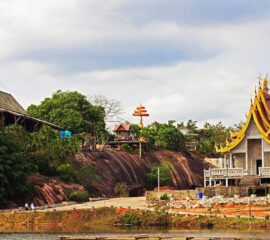 โซ่พิสัย-วัดถ้ำจันทน์เป็นอีกหนึ่งสถานที่พระธุดงค์กรรมฐานได้แวะเวียนมาพักและปฏิบัติธรรมมากมาย