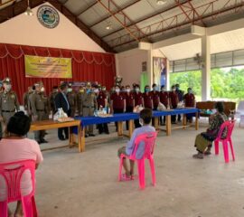 ตำรวจภูธรจังหวัดบึงกาฬ แจกจ่ายอาหารและสิ่งของจำเป็น ตามโครงการ “รับอาหารฟรีครับ” เพื่อแบ่งปันความสุขให้กับประชาชนที่ได้รับผลกระทบจากการแพร่ระบาดของโรคโควิด-19