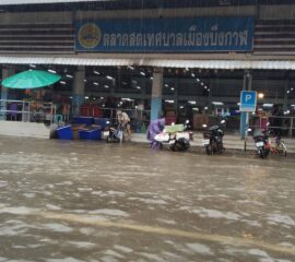 บึงกาฬ ฝนถล่มติดต่อกันเกิดน้ำท่วมขังน้ำรอระบายปัญหาซ้ำซากมาหลายปี